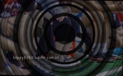 骑行在绿道上，手机导航实时更新路线。